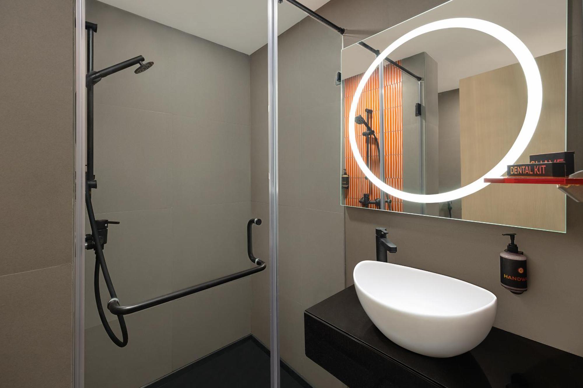 Surat Hotell Exteriör bild