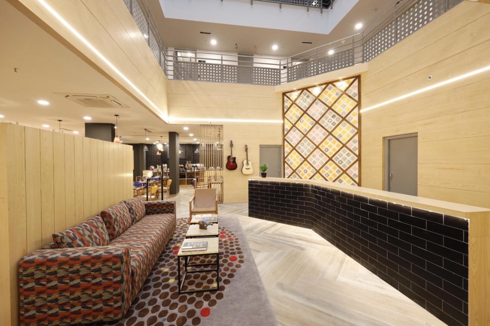 Surat Hotell Exteriör bild