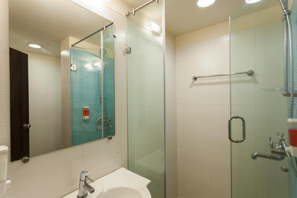 Surat Hotell Exteriör bild